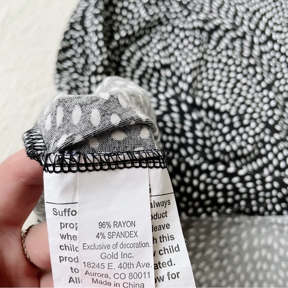 Goldbug | 4 in 1 Infinity Nursing Scarf Car Seat Shopping Cart Cover - Picture 5 of 8